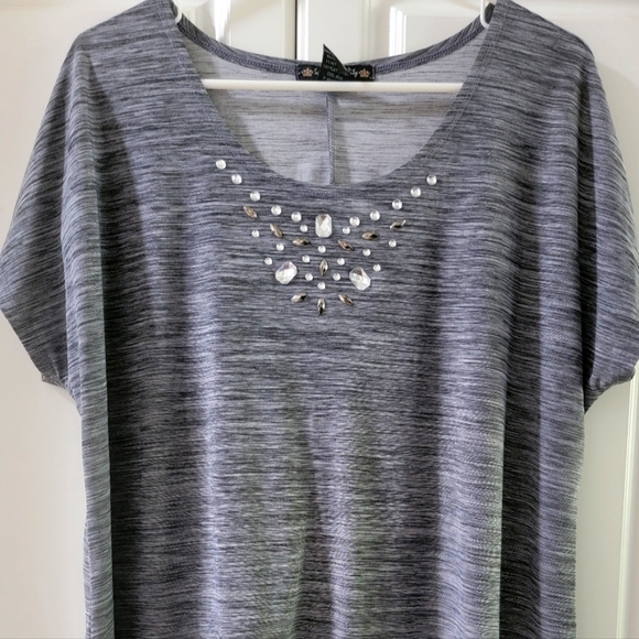 PLUS SIZE -BLOUSE - Picture 1 of 9